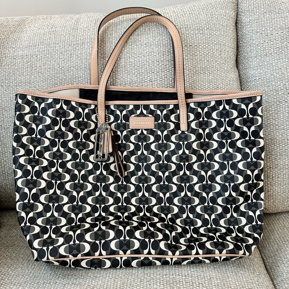 GUC vintage Coach monogram C large tote.
